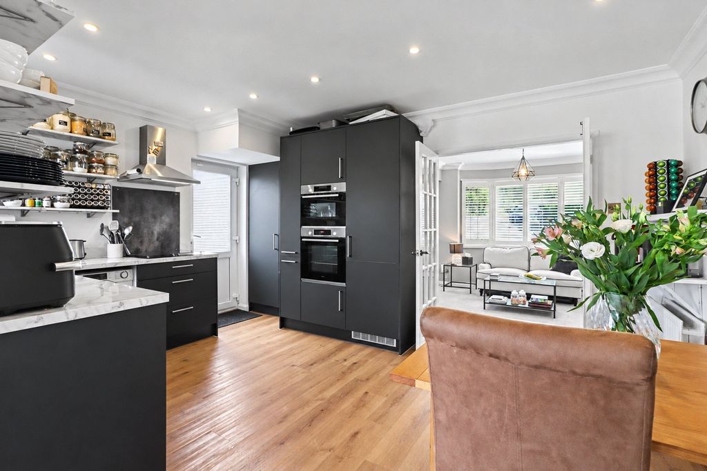 Property photo 3 of 14 Kitchen/Dining