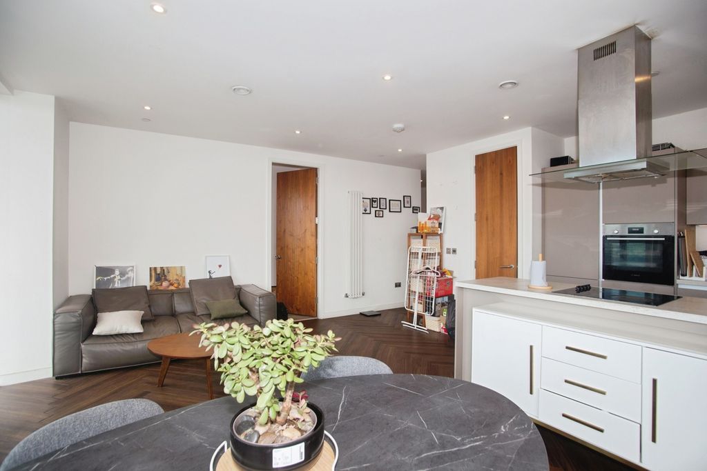 Property photo 3 of 14 Pbox-Img.Jpg