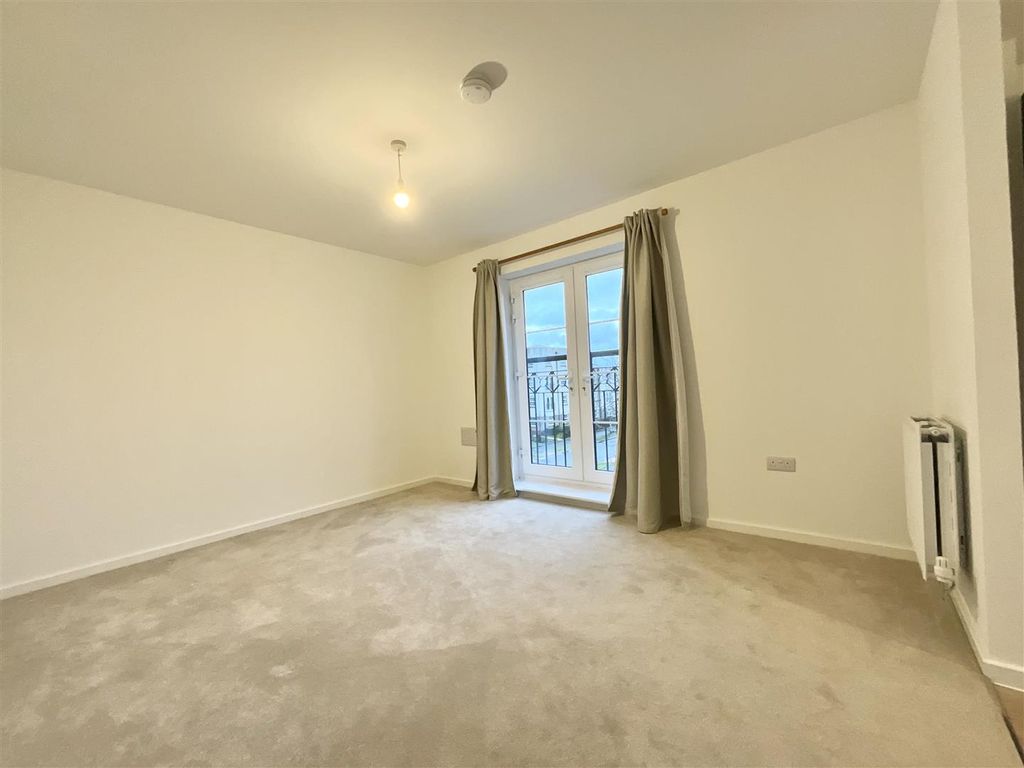 Property photo 3 of 11 Lounge