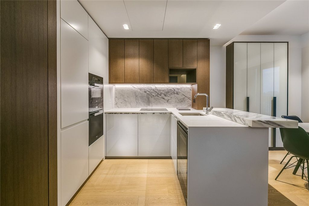 Property photo 3 of 11 Reception/Kitchen
