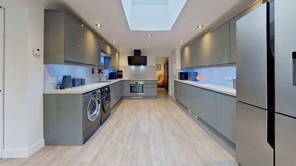 Property photo 2 of 23