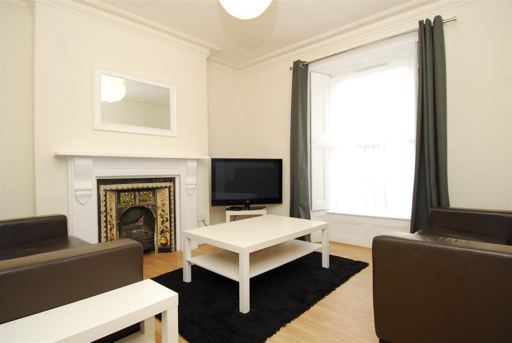 Property photo 2 of 8 16Cliftonplace001.Jpg