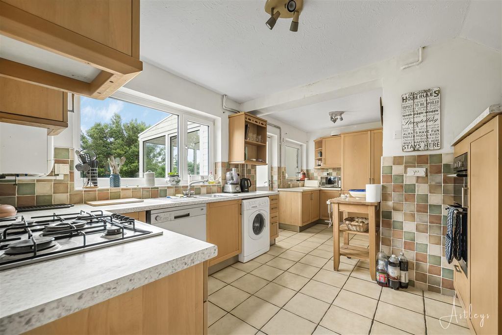 Property photo 2 of 22 Kitchen