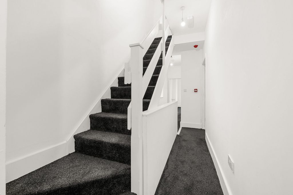 Property photo 3 of 27