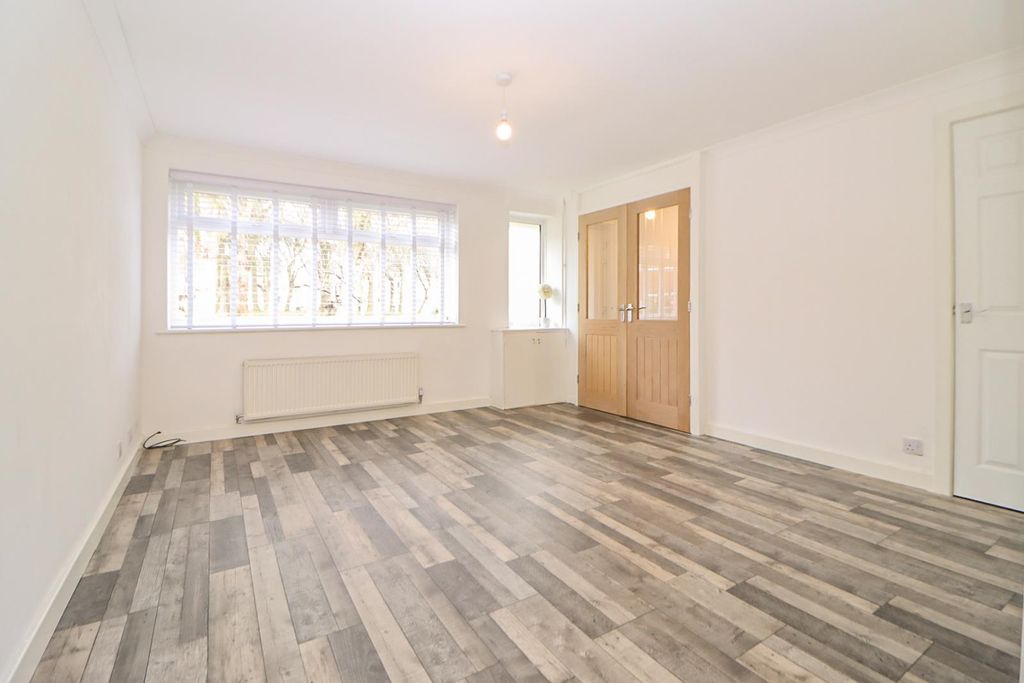 Property photo 2 of 13 Lounge