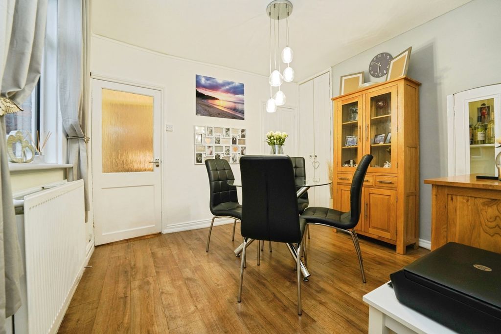 Property photo 3 of 21 Pbox-Img.Jpg