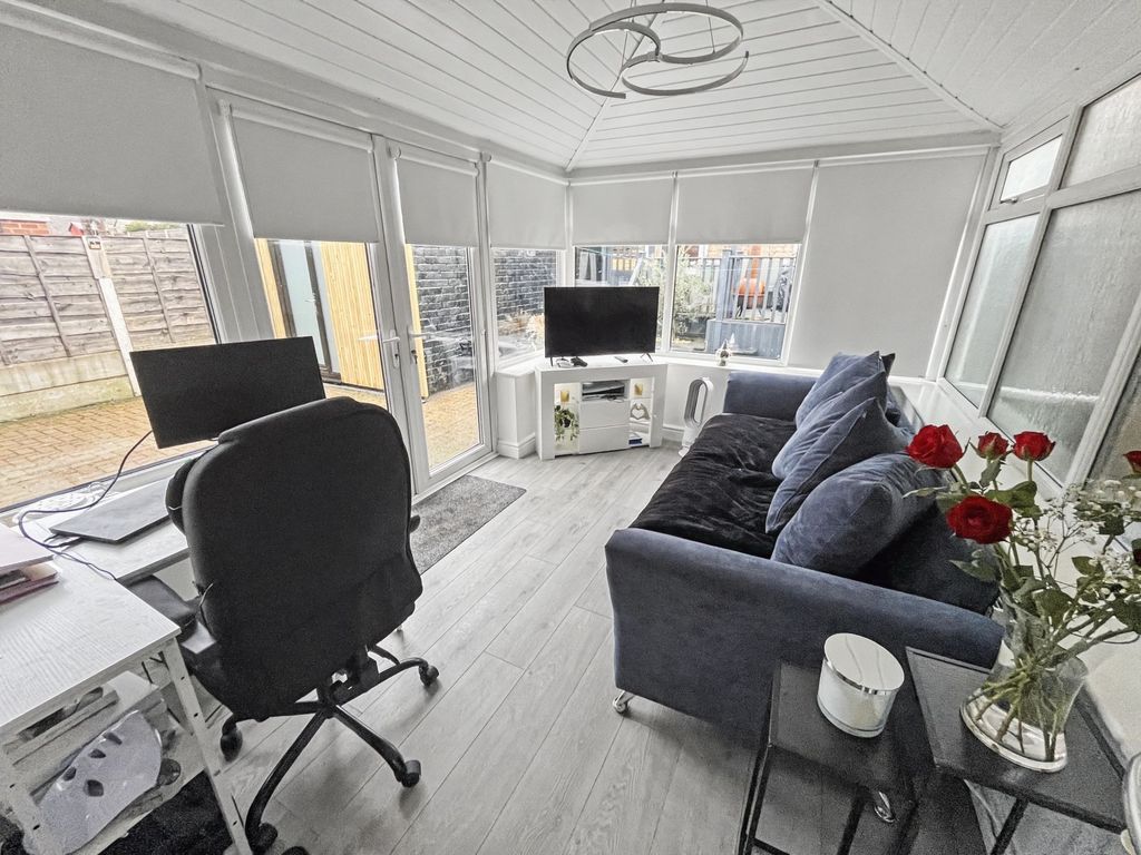 Property photo 3 of 27