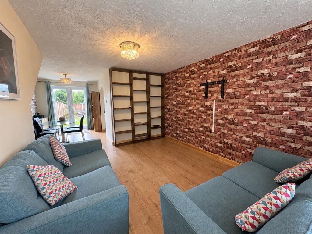 Property photo 2 of 13 Lounge 2.Png