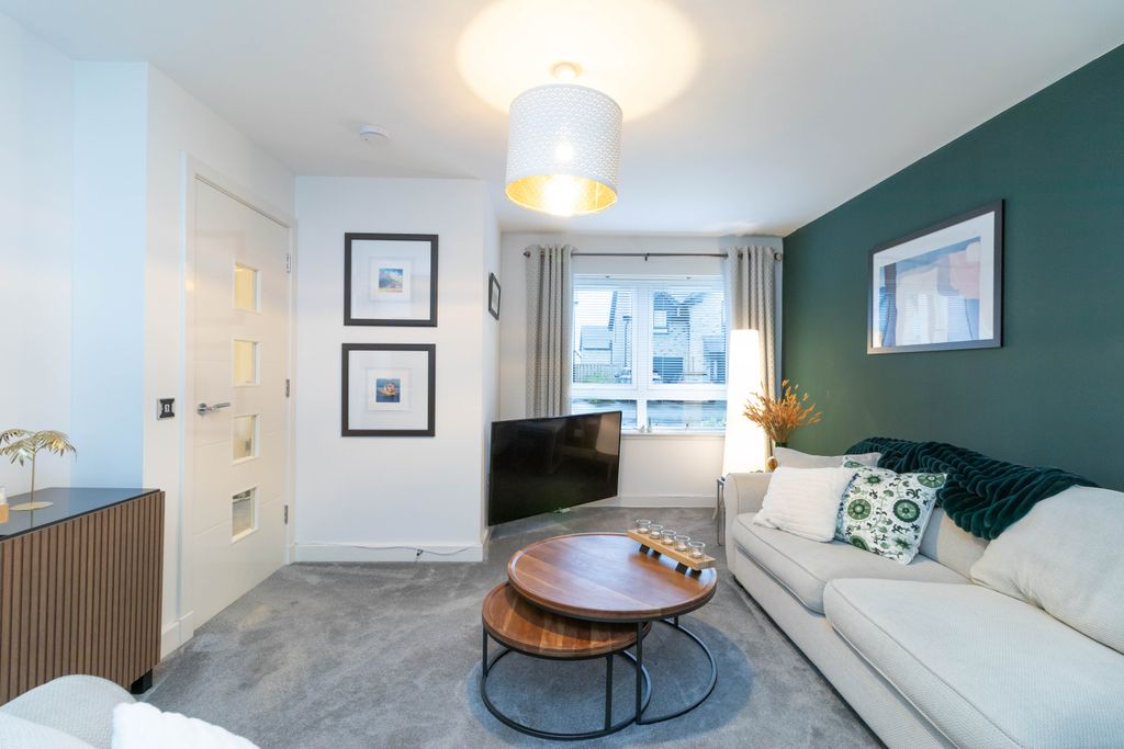 Property photo 2 of 28 Lounge