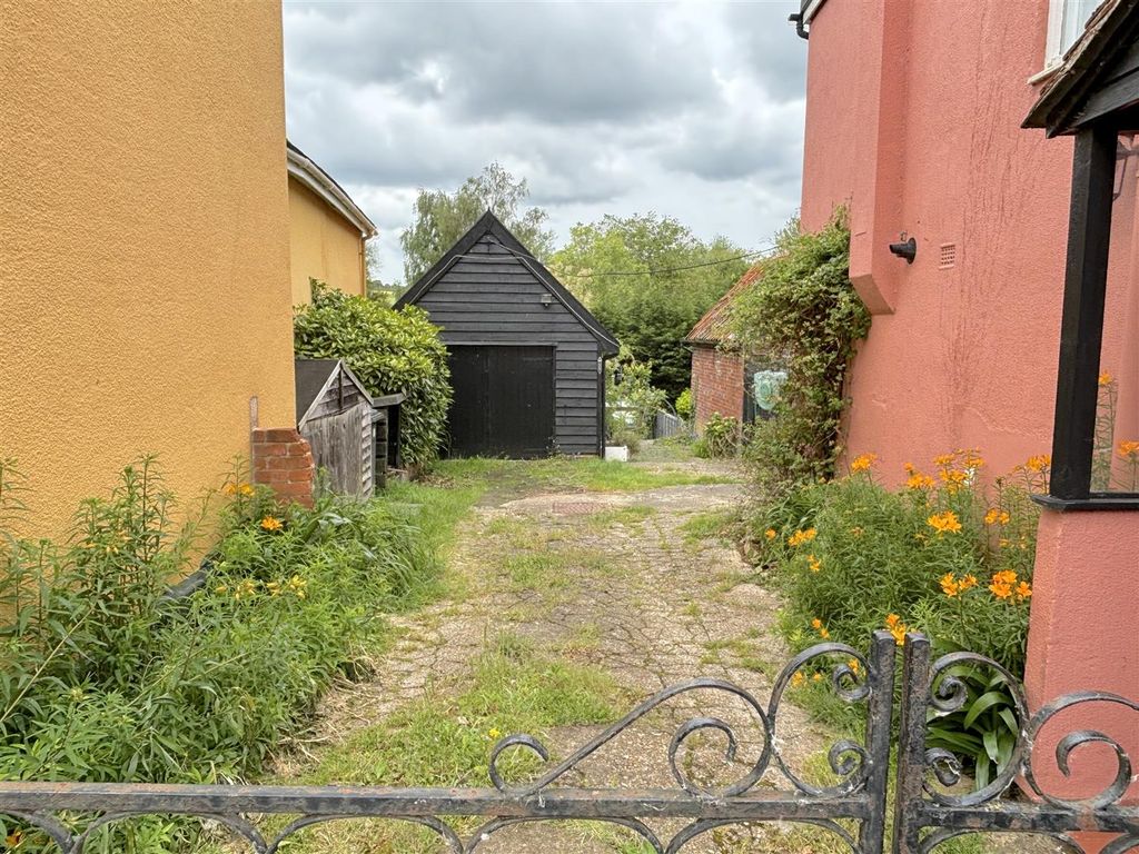 Property photo 2 of 13