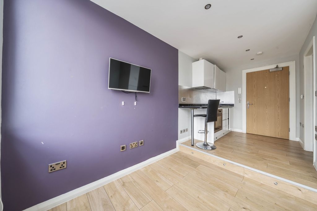 Property photo 2 of 6 955582 (2)