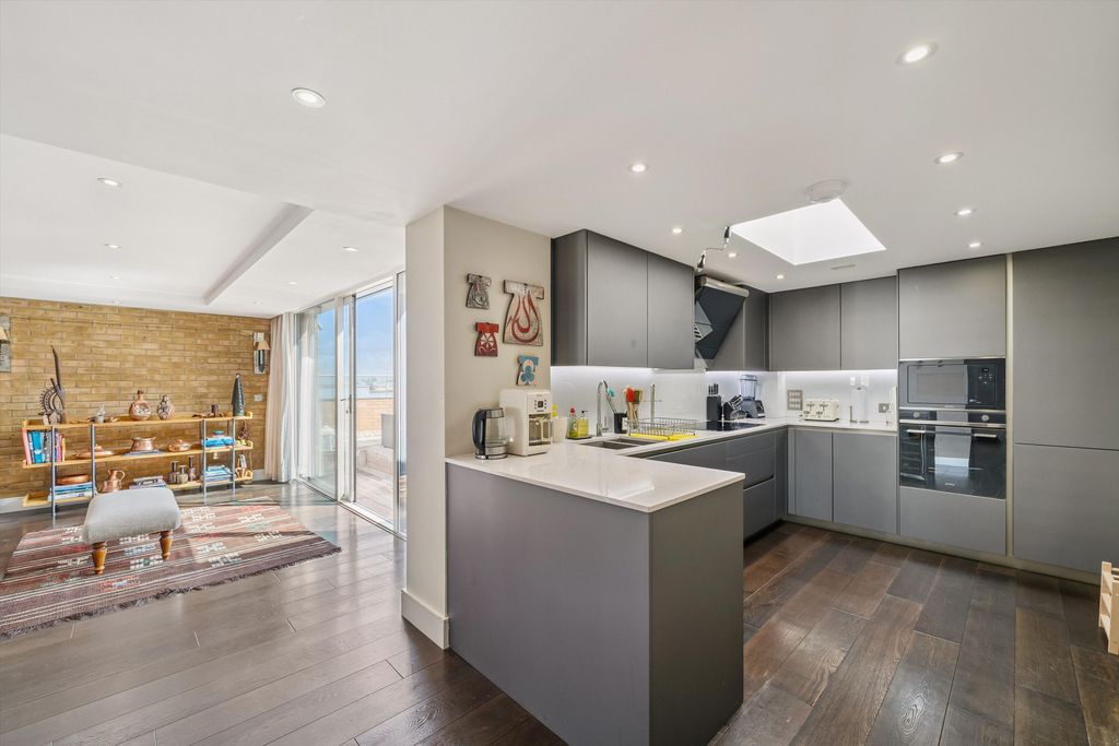 Property photo 2 of 16 Image