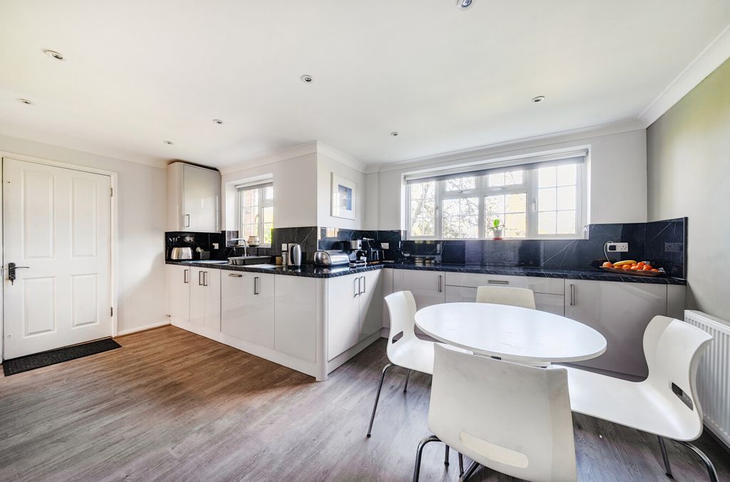 Property photo 3 of 23 1438219-15-69ce96...