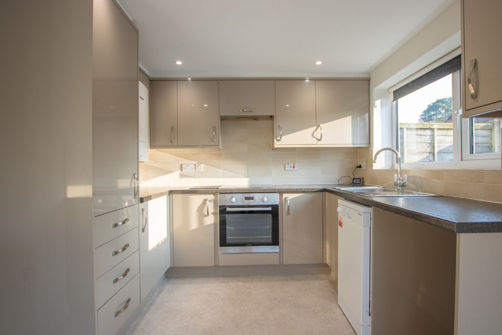 Property photo 2 of 14 4971382
