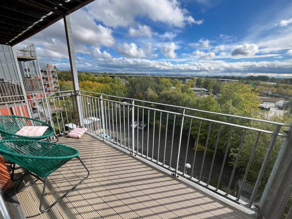 Property photo 3 of 11 Balcony