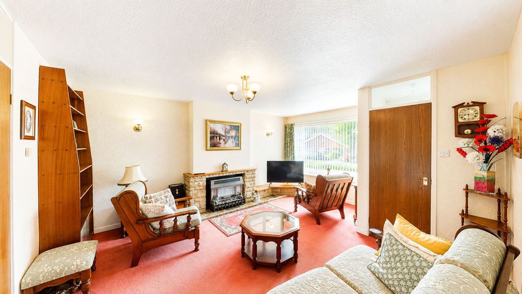 Property photo 2 of 12 Lounge