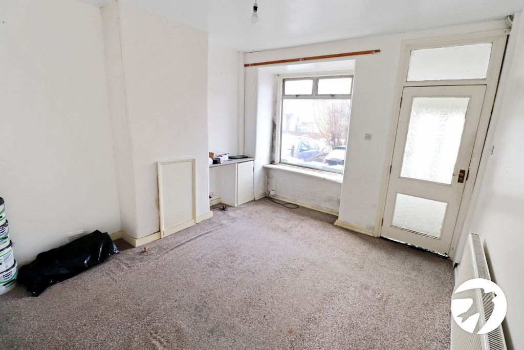 Property photo 2 of 15 Picture No. 17