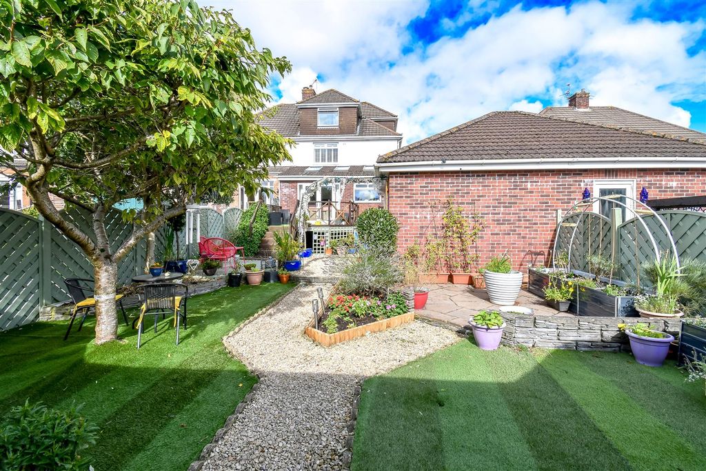 Property photo 2 of 31 Rear Garden