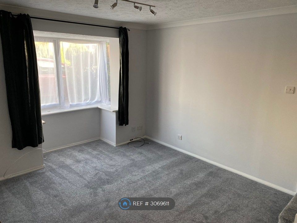 Property photo 2 of 10 Lounge