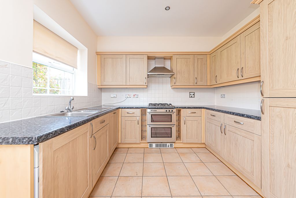 Property photo 2 of 33
