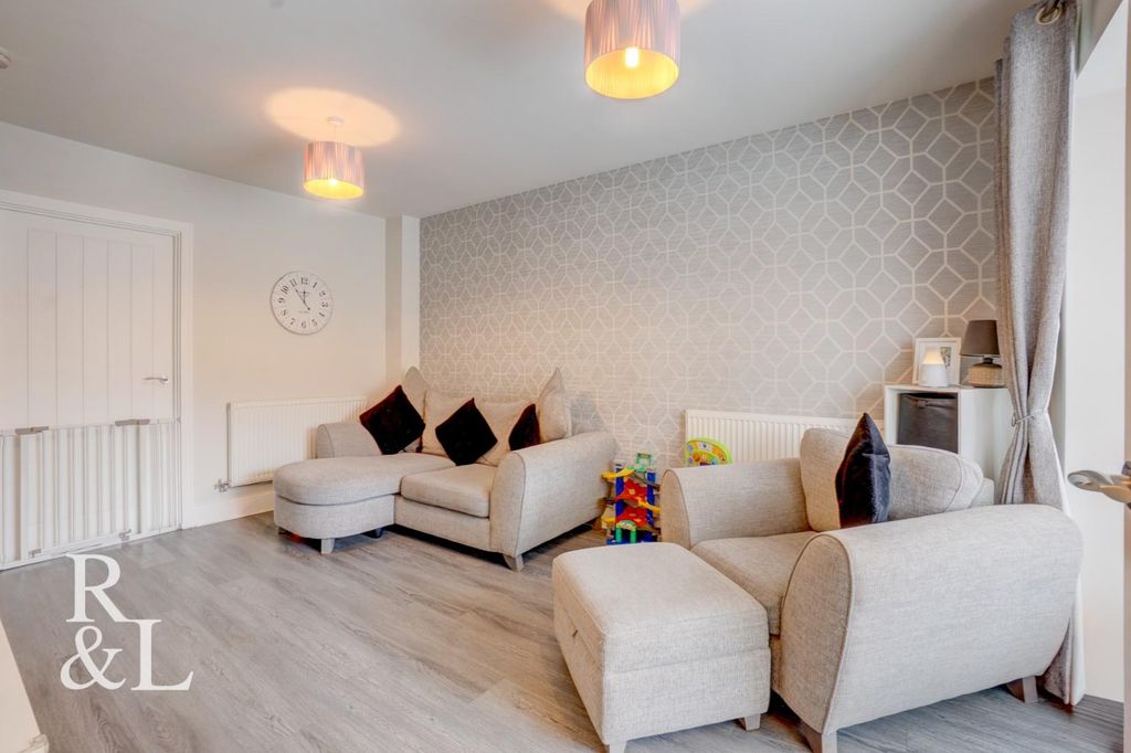 Property photo 3 of 21 14 Headstock (13).Jpg