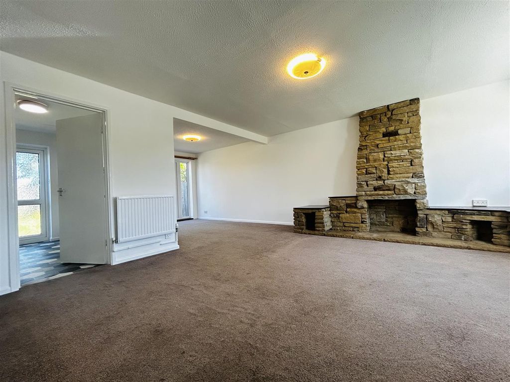 Property photo 2 of 12 Lounge