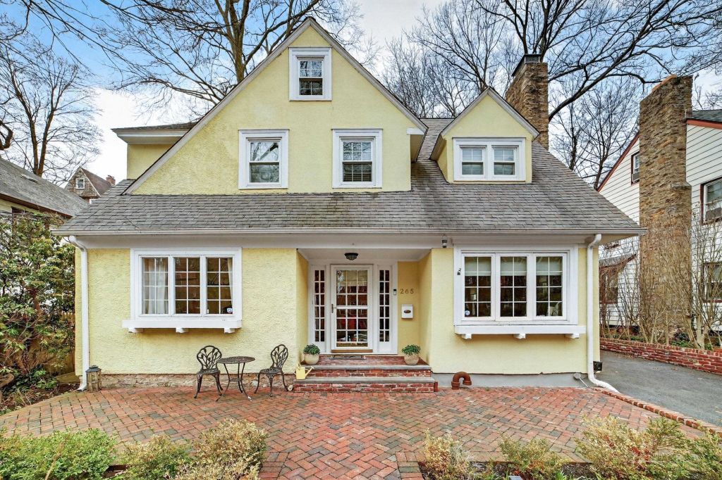 Property photo 1 of 31