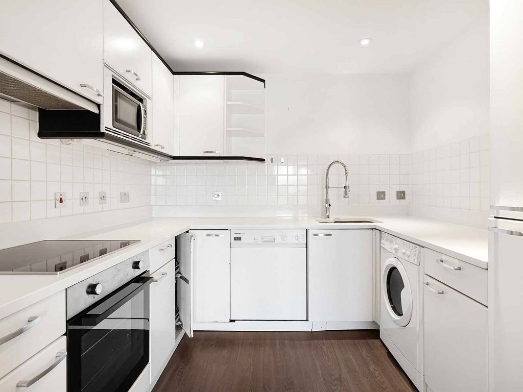 Property photo 2 of 14 Village Court