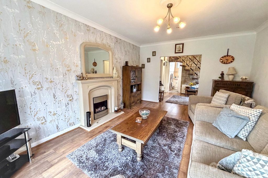 Property photo 3 of 17 4807955