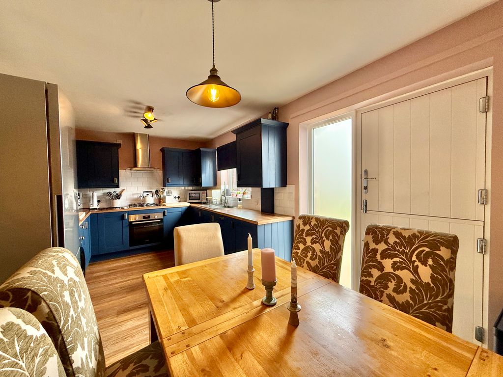 Property photo 2 of 16 Dining Kitchen
