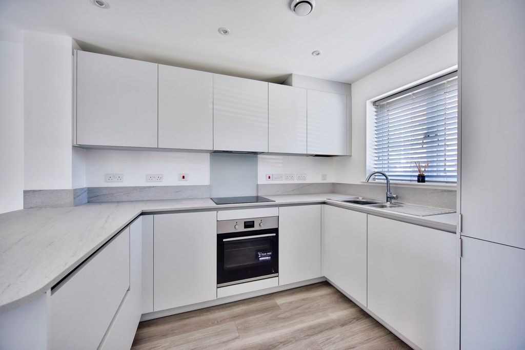 Property photo 2 of 16 Pbox-Img.Jpg