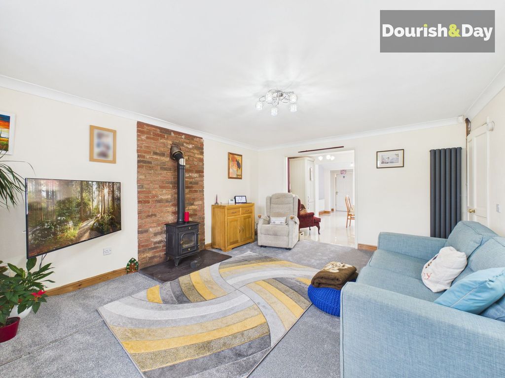 Property photo 3 of 18 Living Room