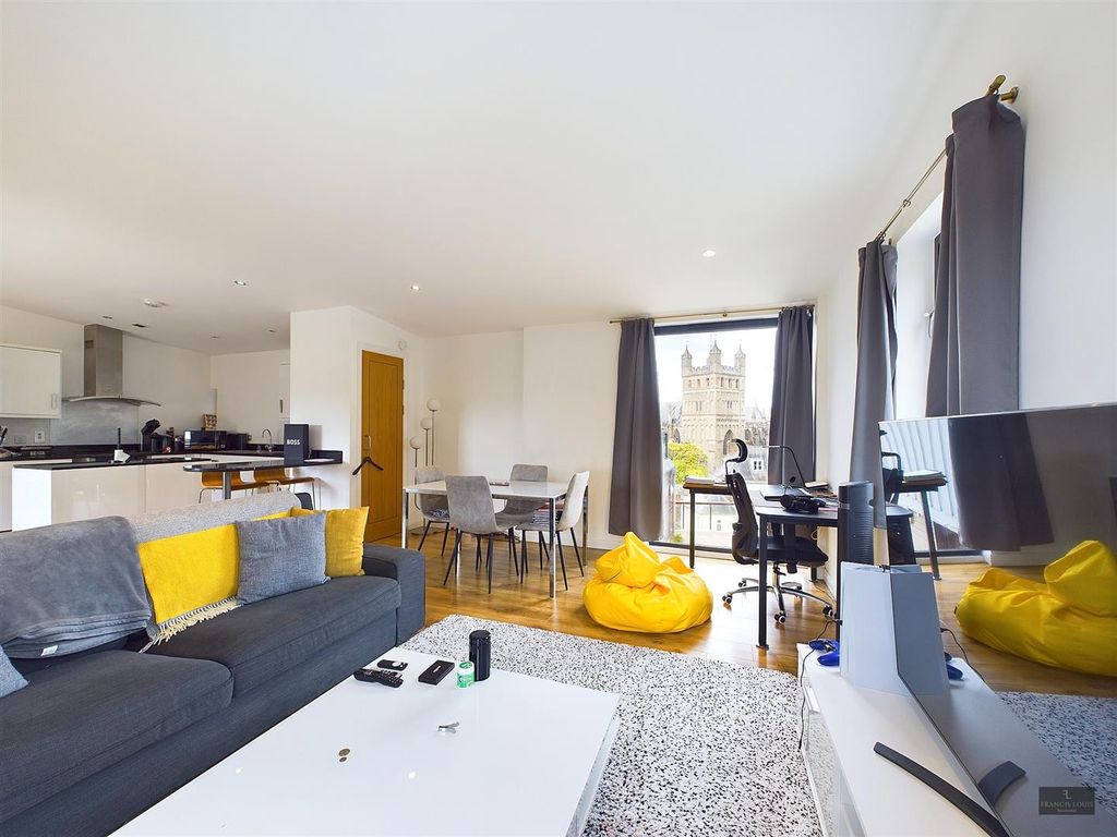 Property photo 2 of 10 Cam02887G0-Pr0166-Still010.Jpg