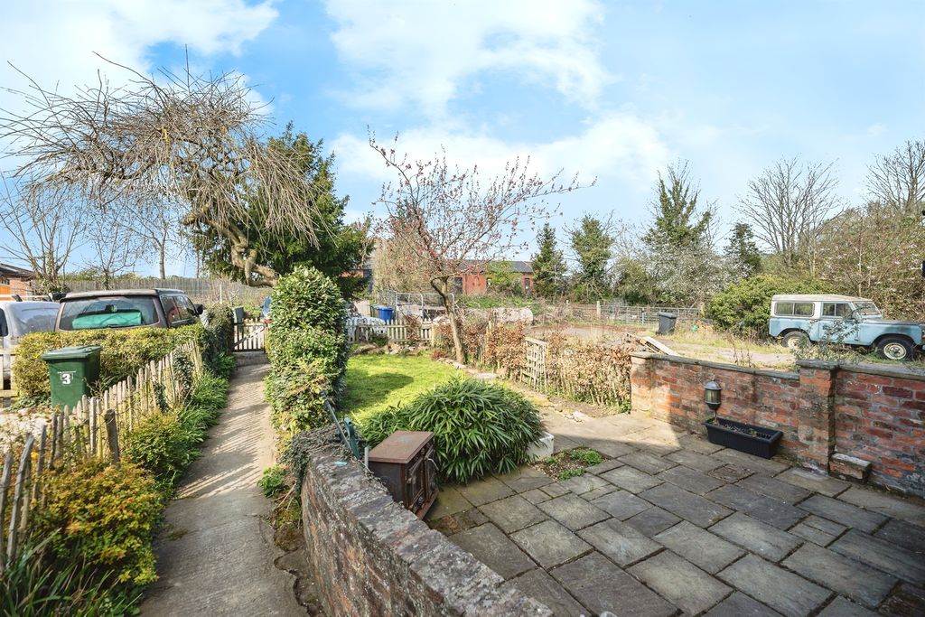 Property photo 2 of 17