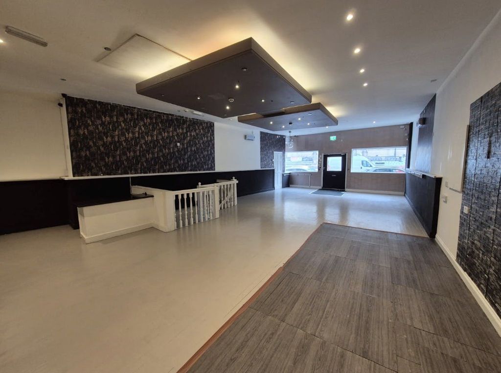 Property photo 2 of 11 Restaurant/ Shop Floor