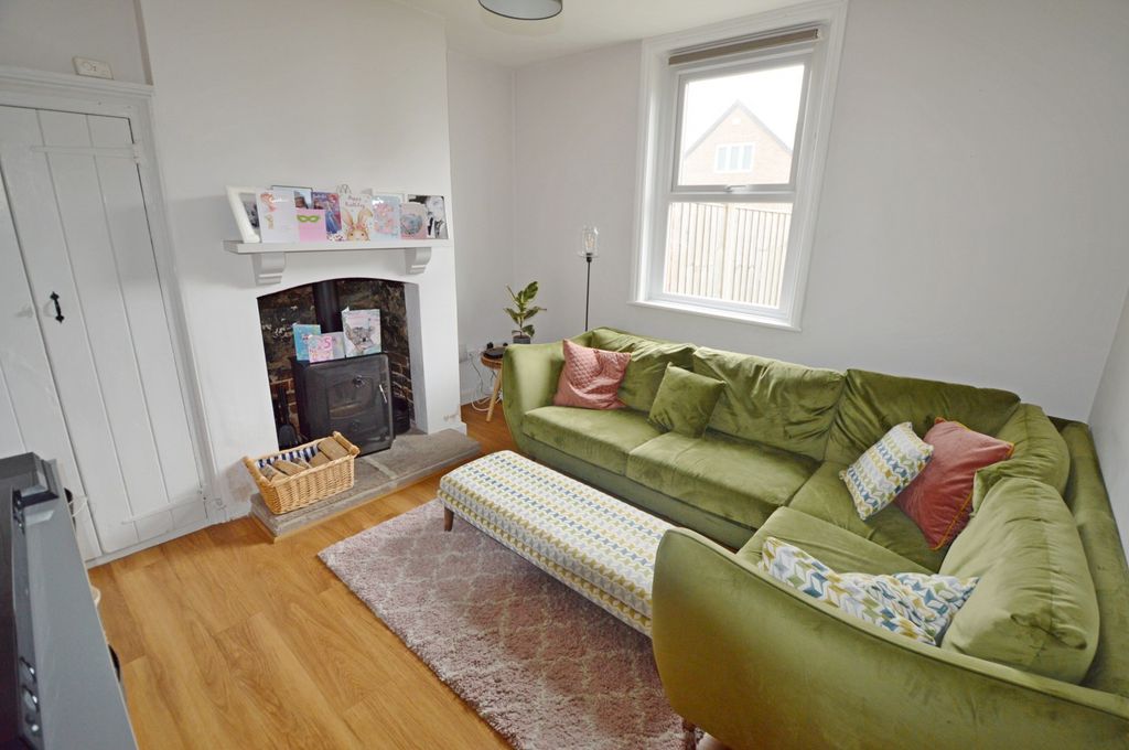 Property photo 3 of 6 Lounge Property To Let In Old Bedhampton