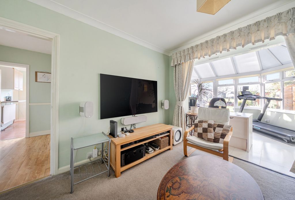 Property photo 3 of 21 1395848-6-696A204...