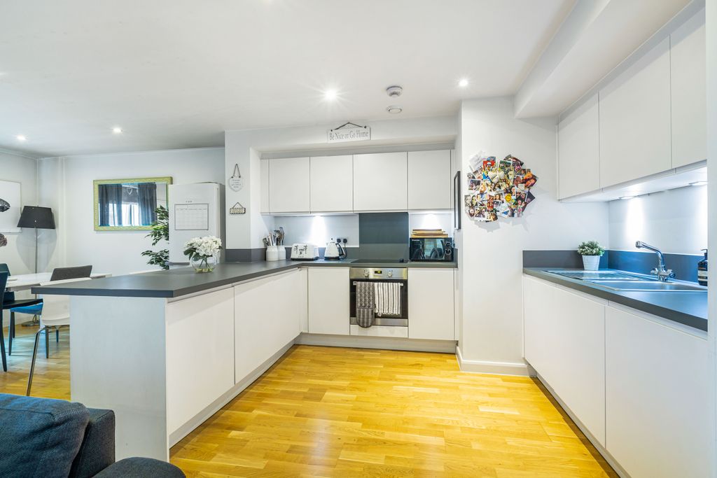 Property photo 1 of 10 Photo