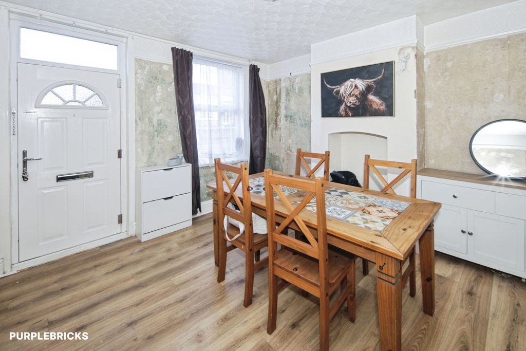Property photo 3 of 26