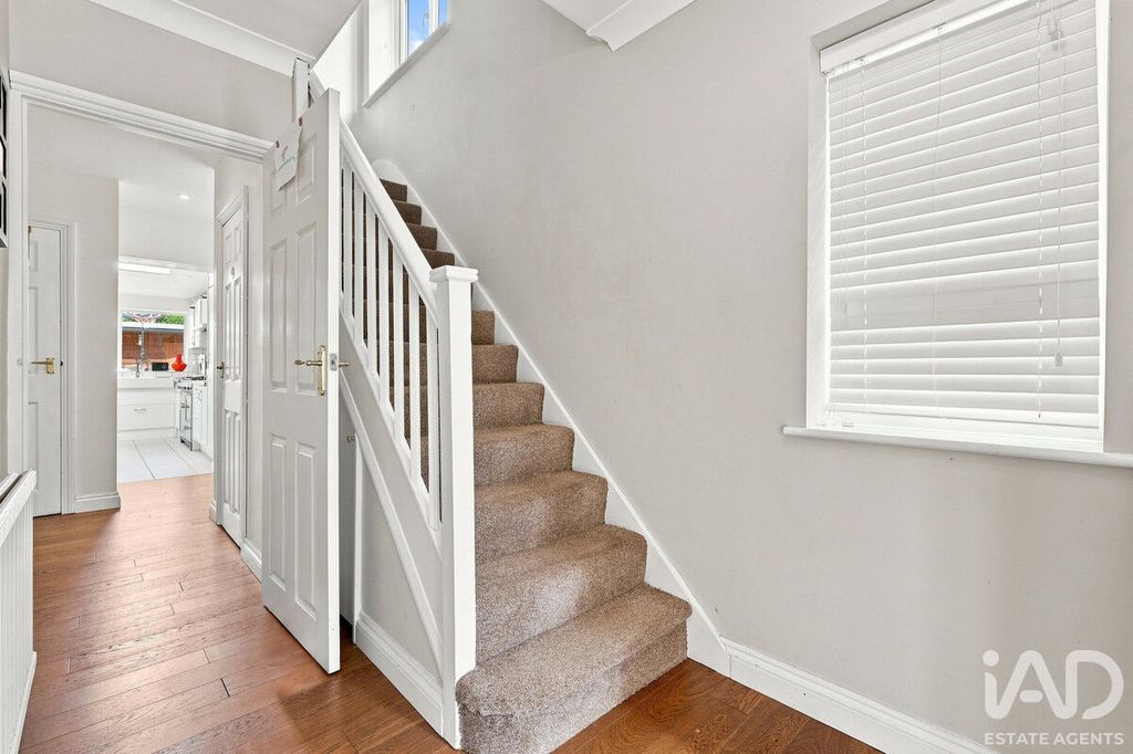 Property photo 3 of 31