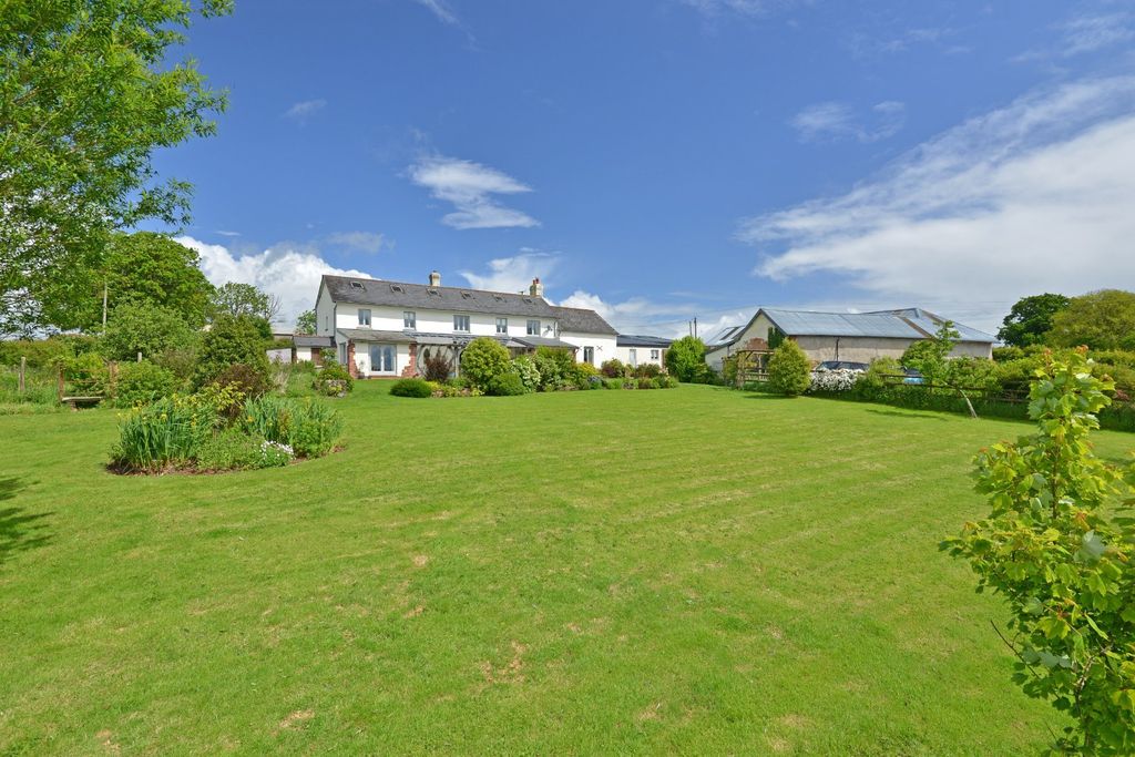 Property photo 1 of 25 Grounds
