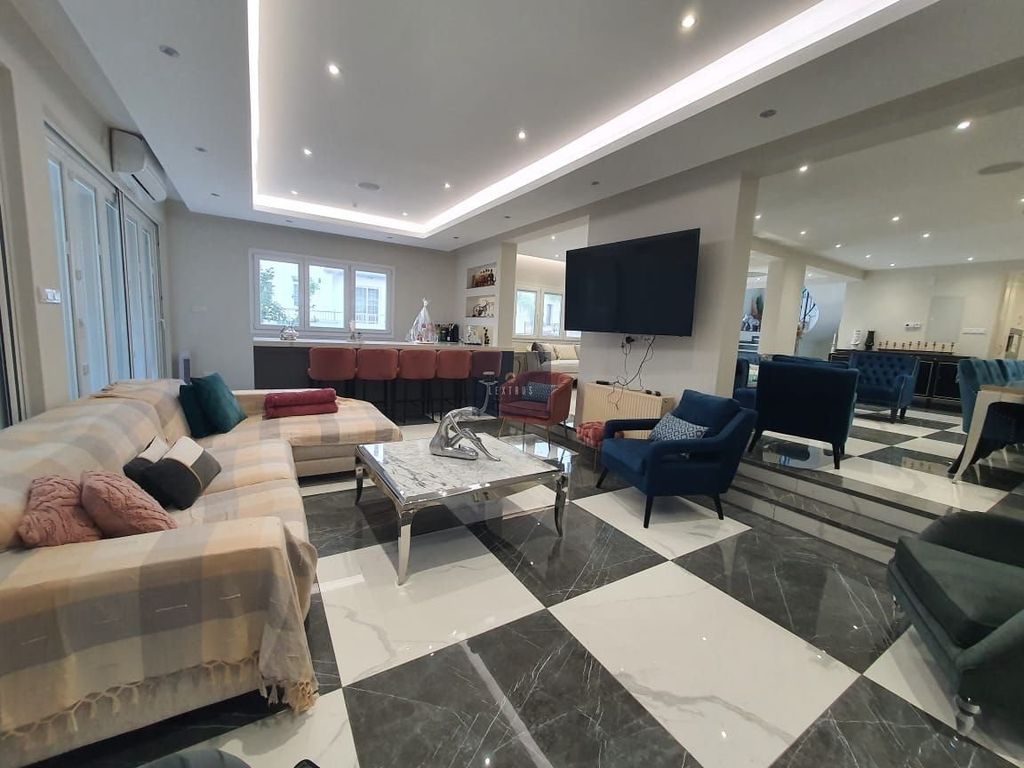 Property photo 3 of 43