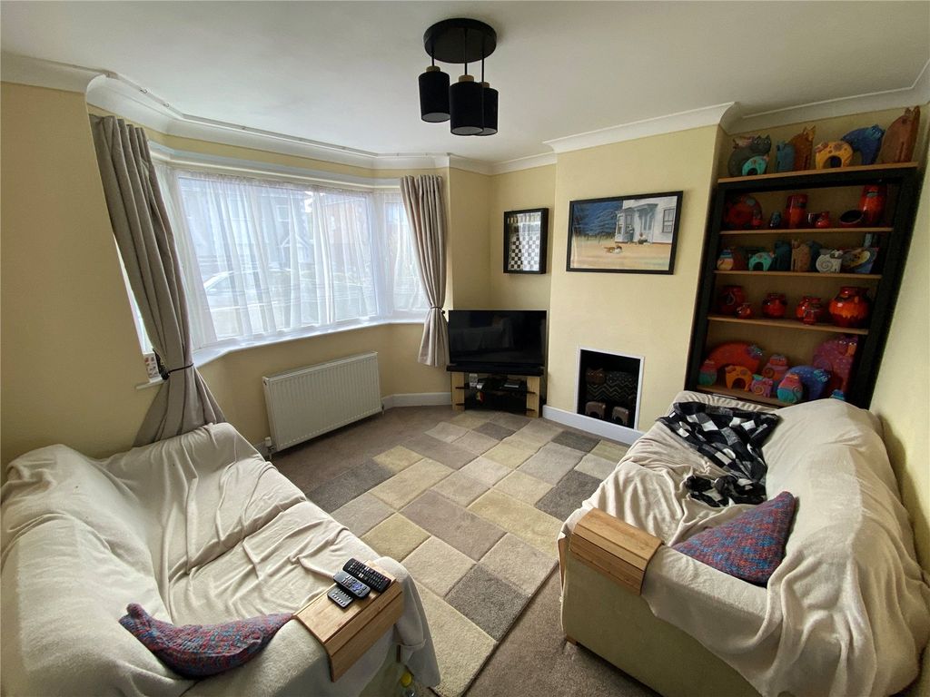 Property photo 2 of 28 Picture No. 17