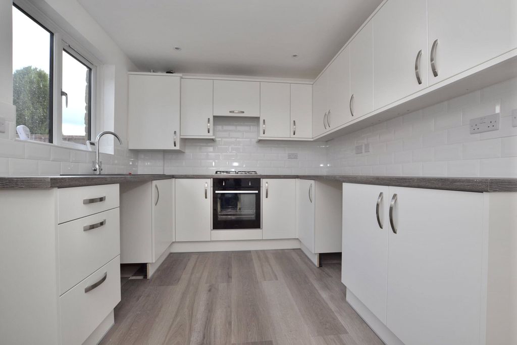 Property photo 2 of 15 Kitchen