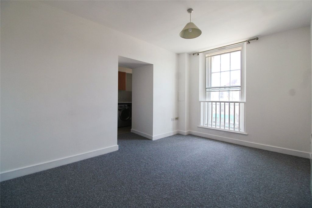 Property photo 2 of 8 Picture No. 14
