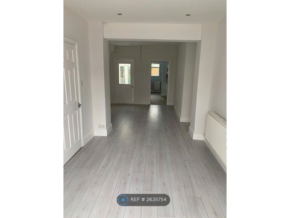 Property photo 3 of 10 Living Room