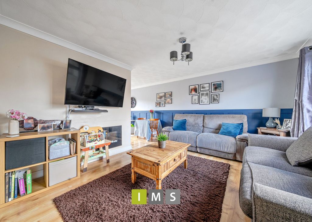 Property photo 3 of 17