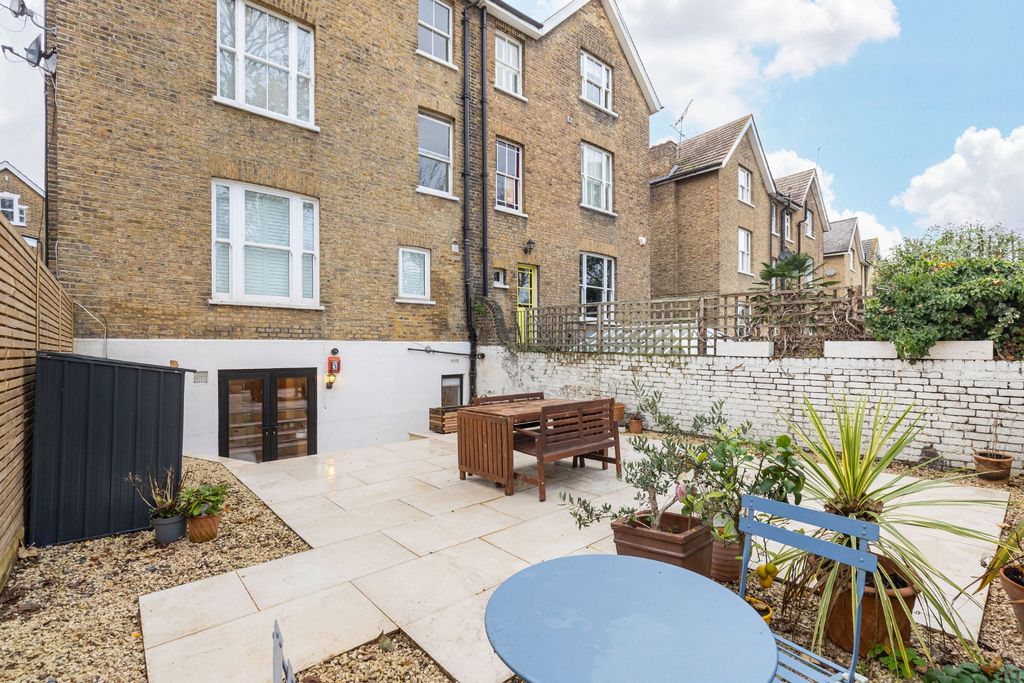 Property photo 2 of 12 4756542