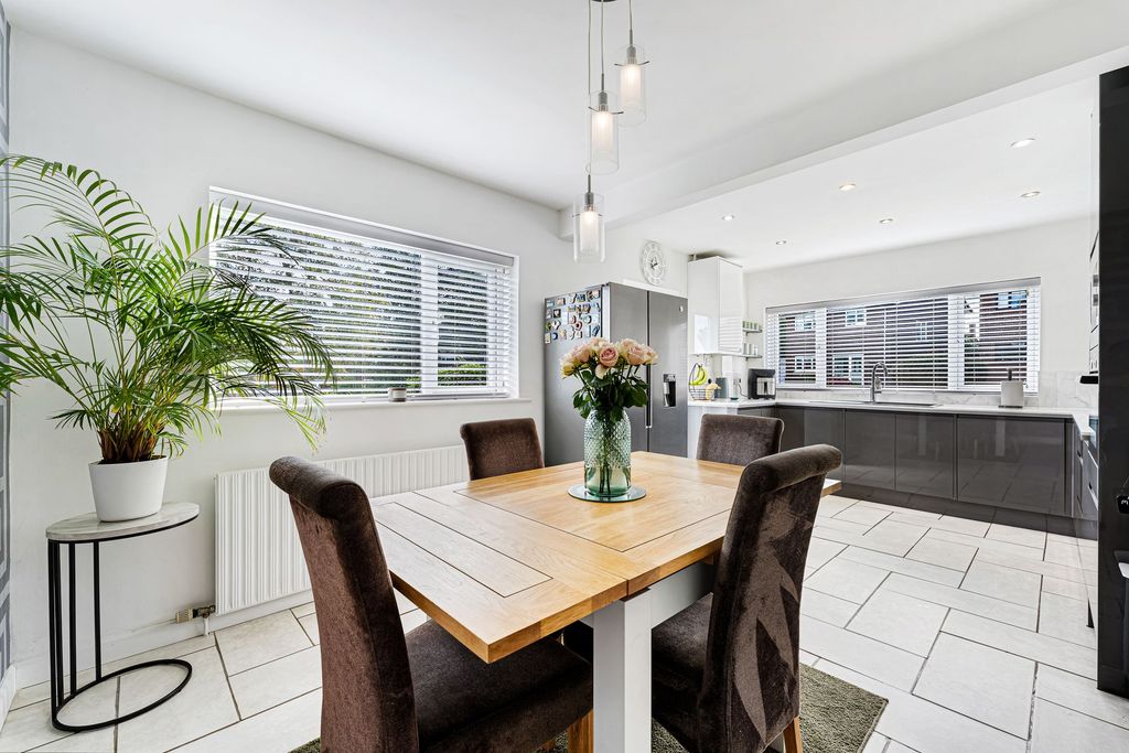 Property photo 3 of 32