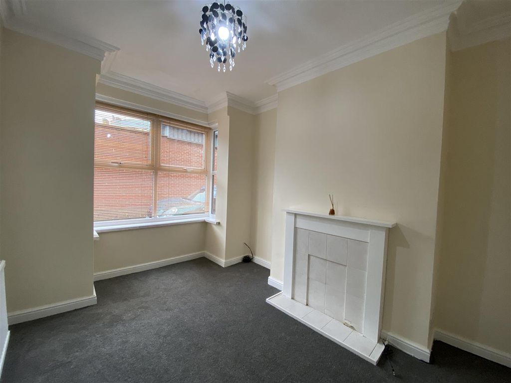 Property photo 2 of 14 Lounge